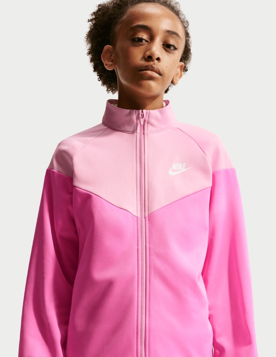 Conjunto deportivo regular con elástico para niña