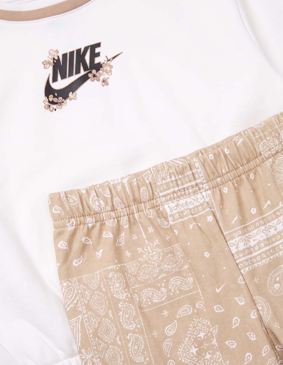Conjunto deportivo regular con elástico para niña