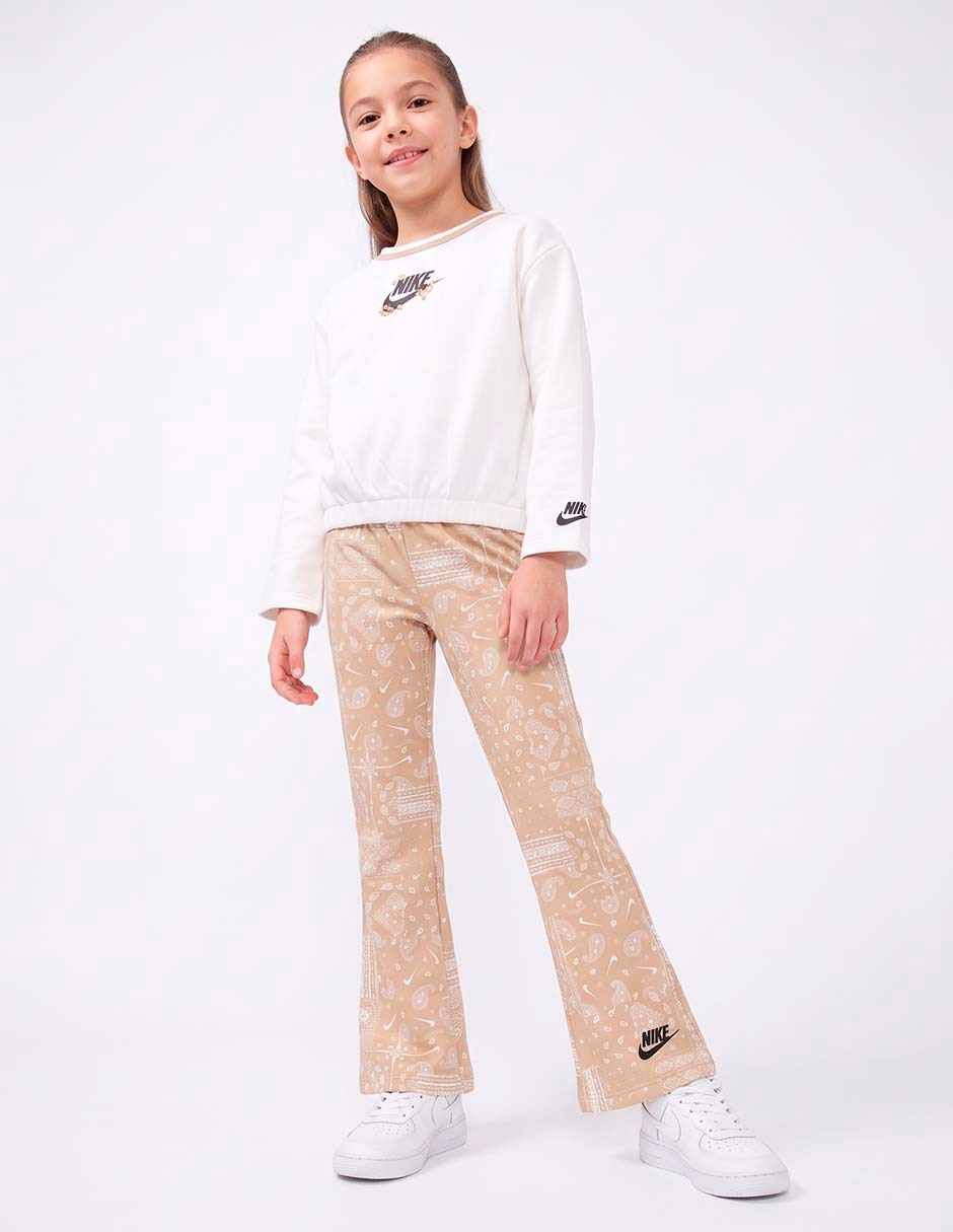 Conjunto deportivo regular con elástico para niña